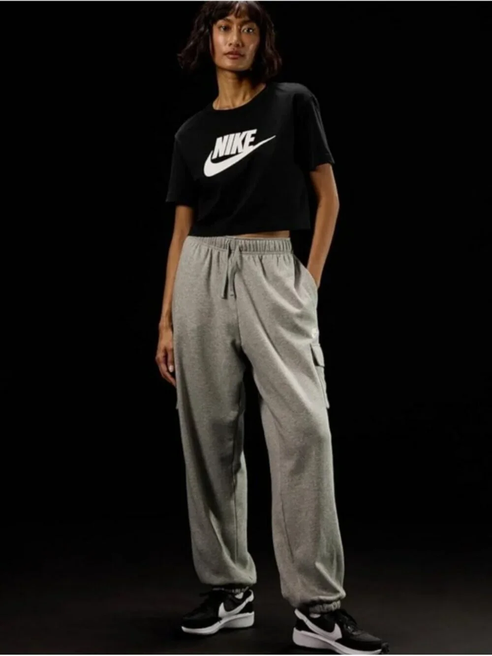 Nike Sportswear Club Fleece Women's Mid-Rise Oversized Cargo Sweatpants Grey
